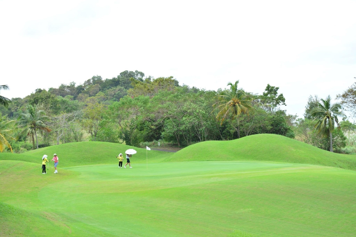 Khao Kheow Country Club