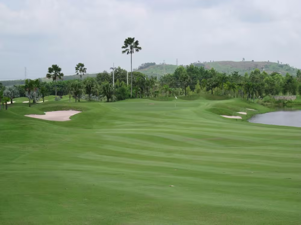Barcelona Valley Golf Club, Lake Course (former St. Andrews 2000 Golf Club)