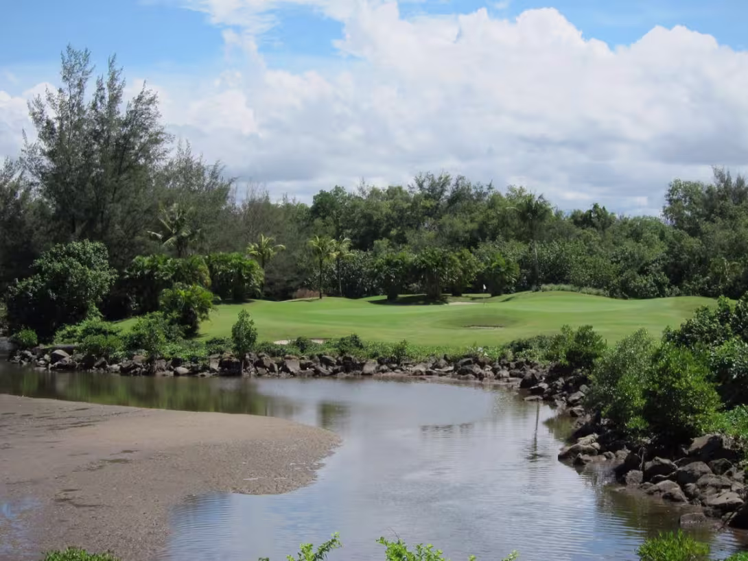 Dalit Bay Golf & Country Club