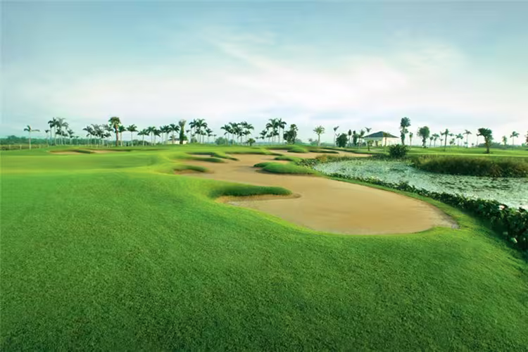 Emerald Country Club