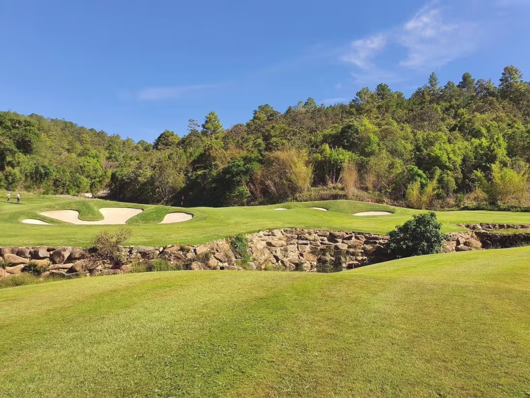 SAM Tuyen Lam Golf Club